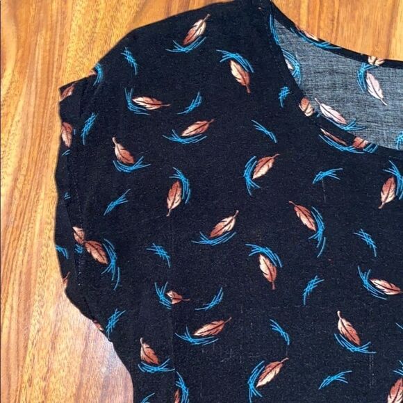 Xhilaration Black Zipper Back T-Shirt Feather Design Women's Size Small - Picture 3 of 5